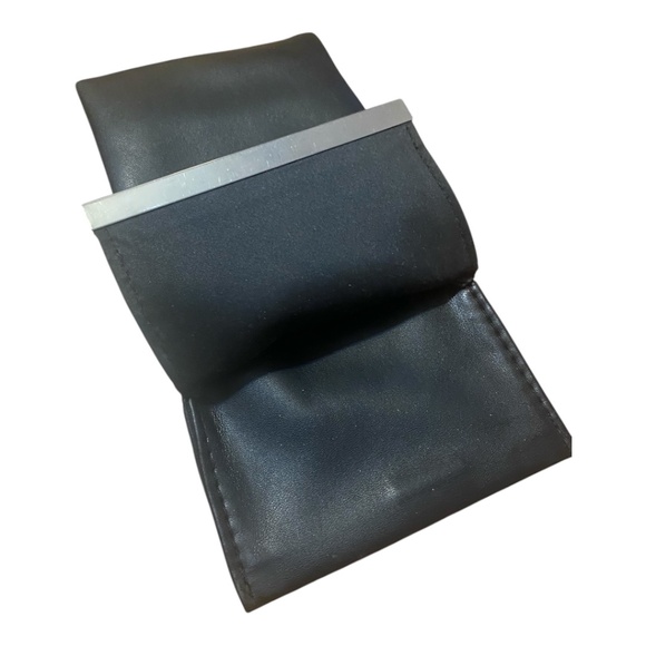 Fendi leather sunglass case - Picture 2 of 16